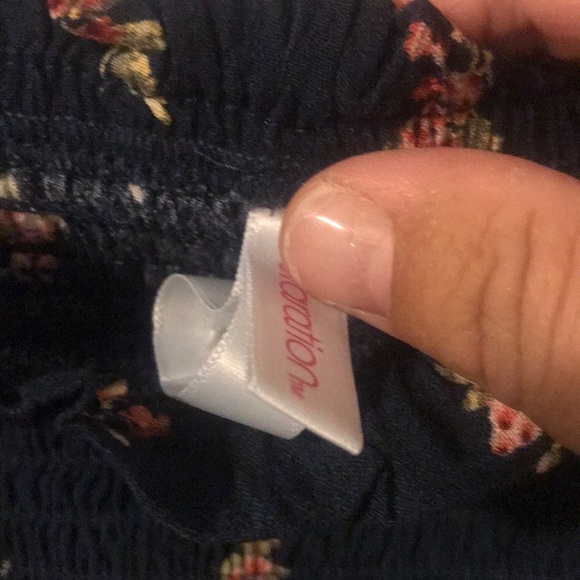 New with tags- crop top - Picture 2 of 4